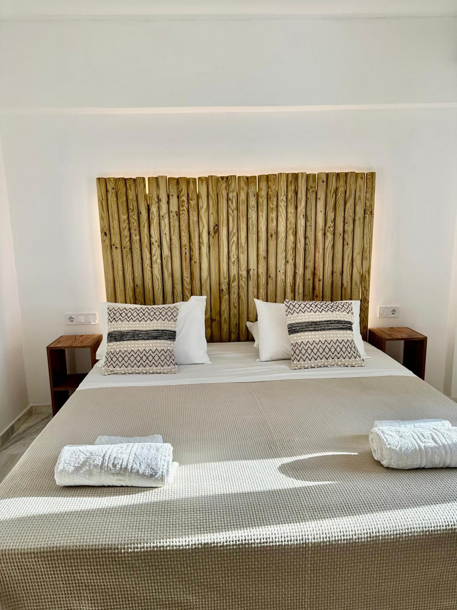 Athina Rooms - Lounge Apartments Parikia  Exterior photo