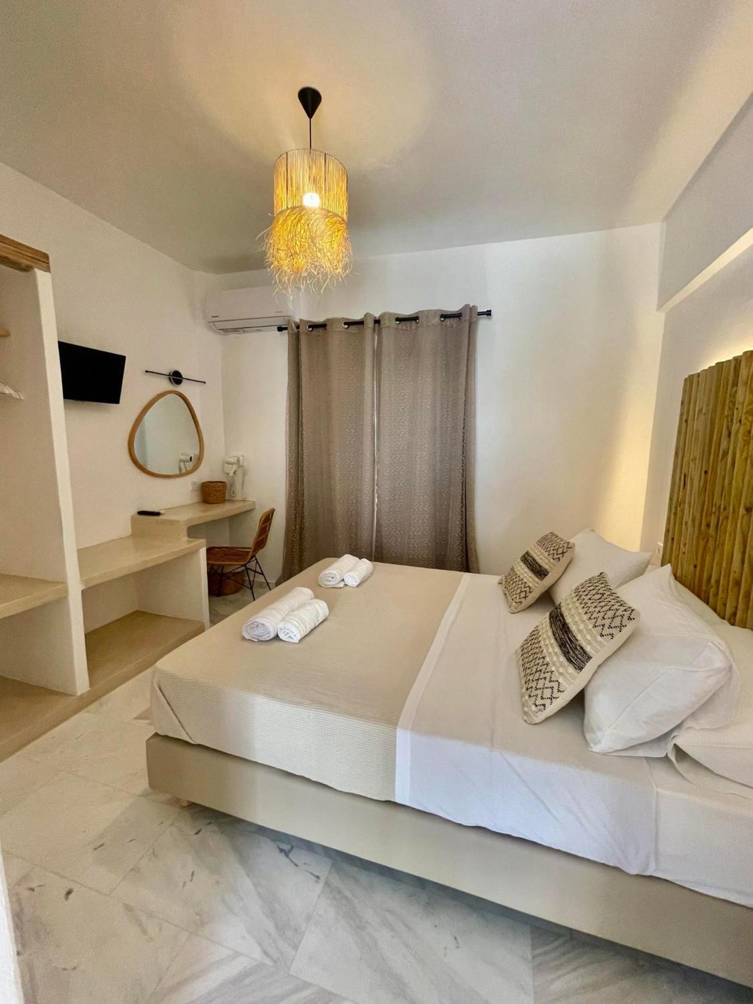 Athina Rooms - Lounge Apartments Parikia  Exterior photo